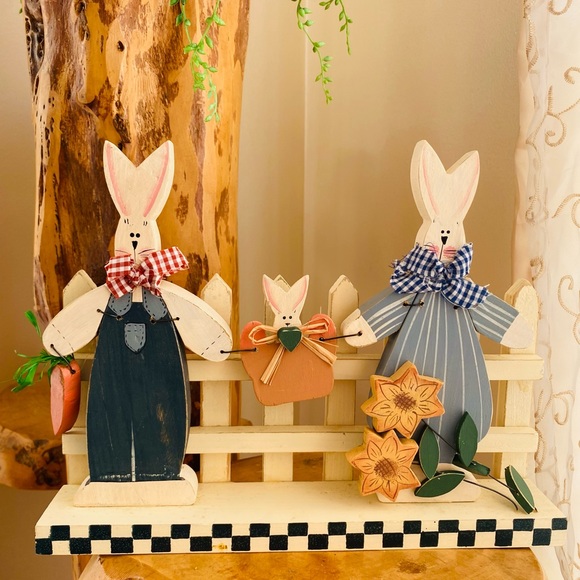 Bunnies on a picket fence decor - Picture 1 of 4